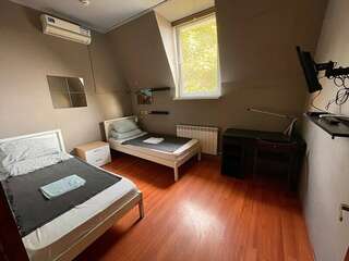 Гостиница Гуд Румс Ростов-на-Дону Улучшенный двухместный со столом-1